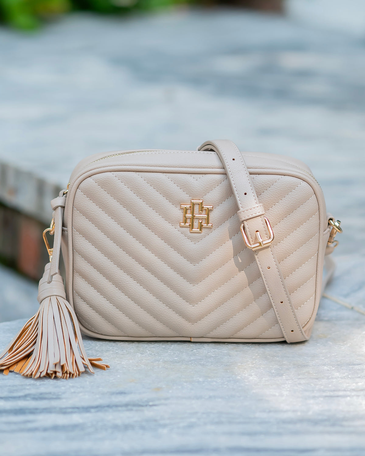 Greer Crossbody Stone VQ