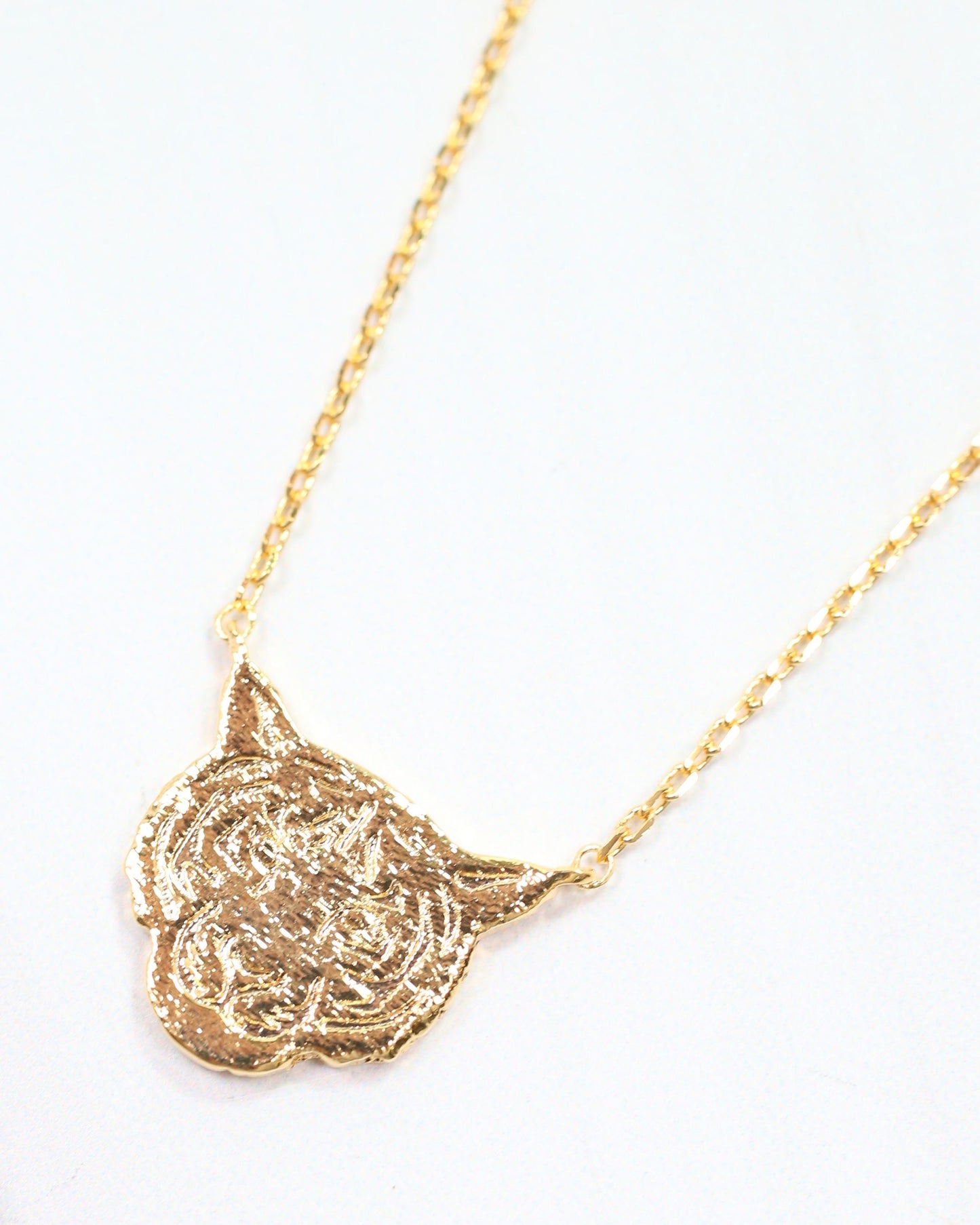 The World is a Jungle Tiger Necklace Gold