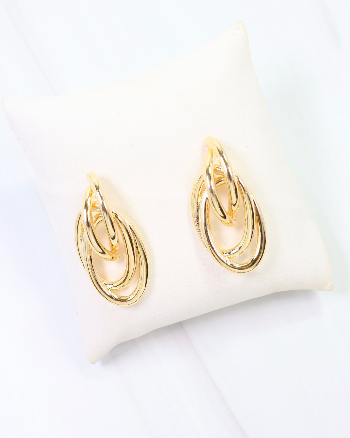 Gray Court Oval Earring Gold