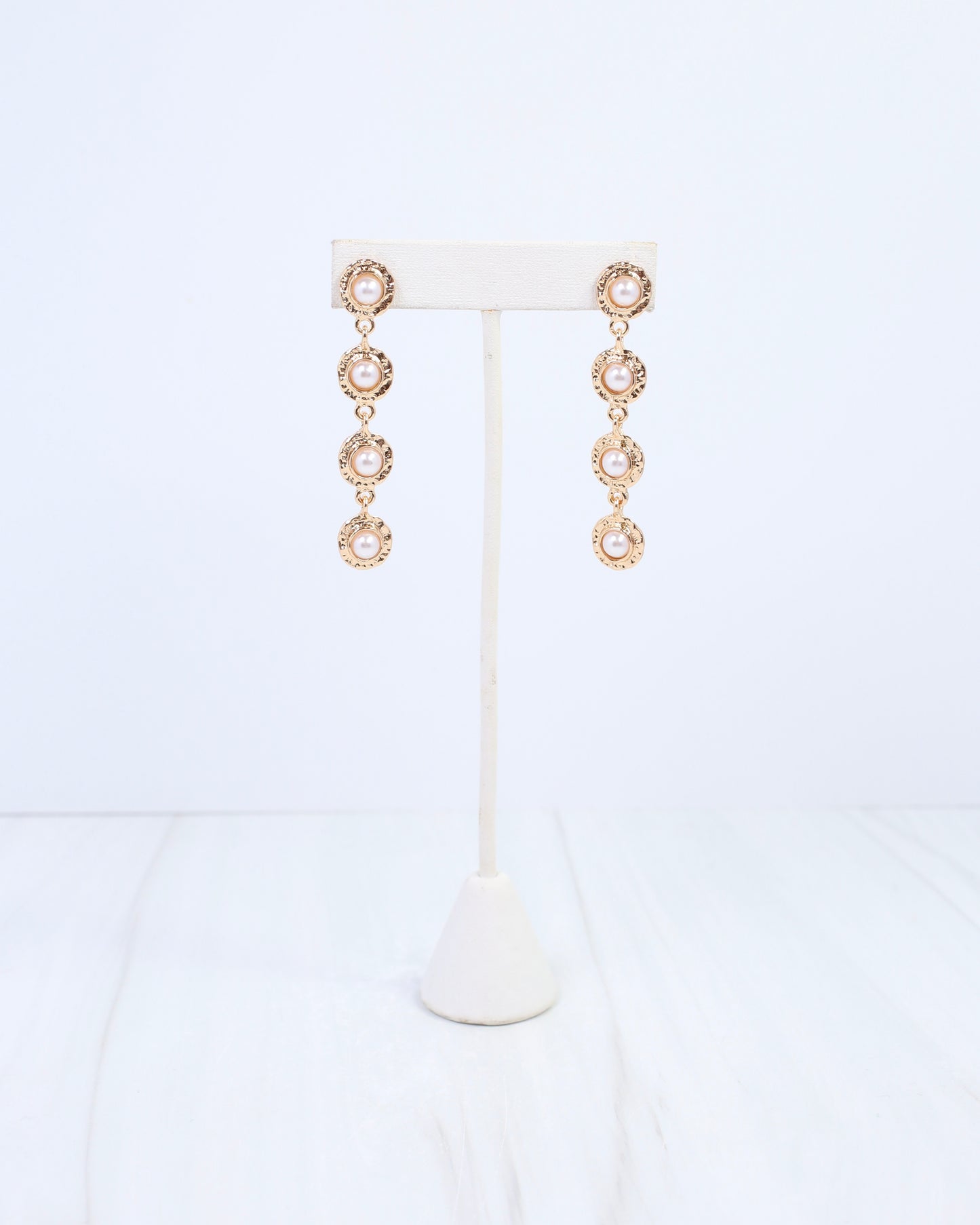 Aella Hammered Pearl Dangle Earring Gold