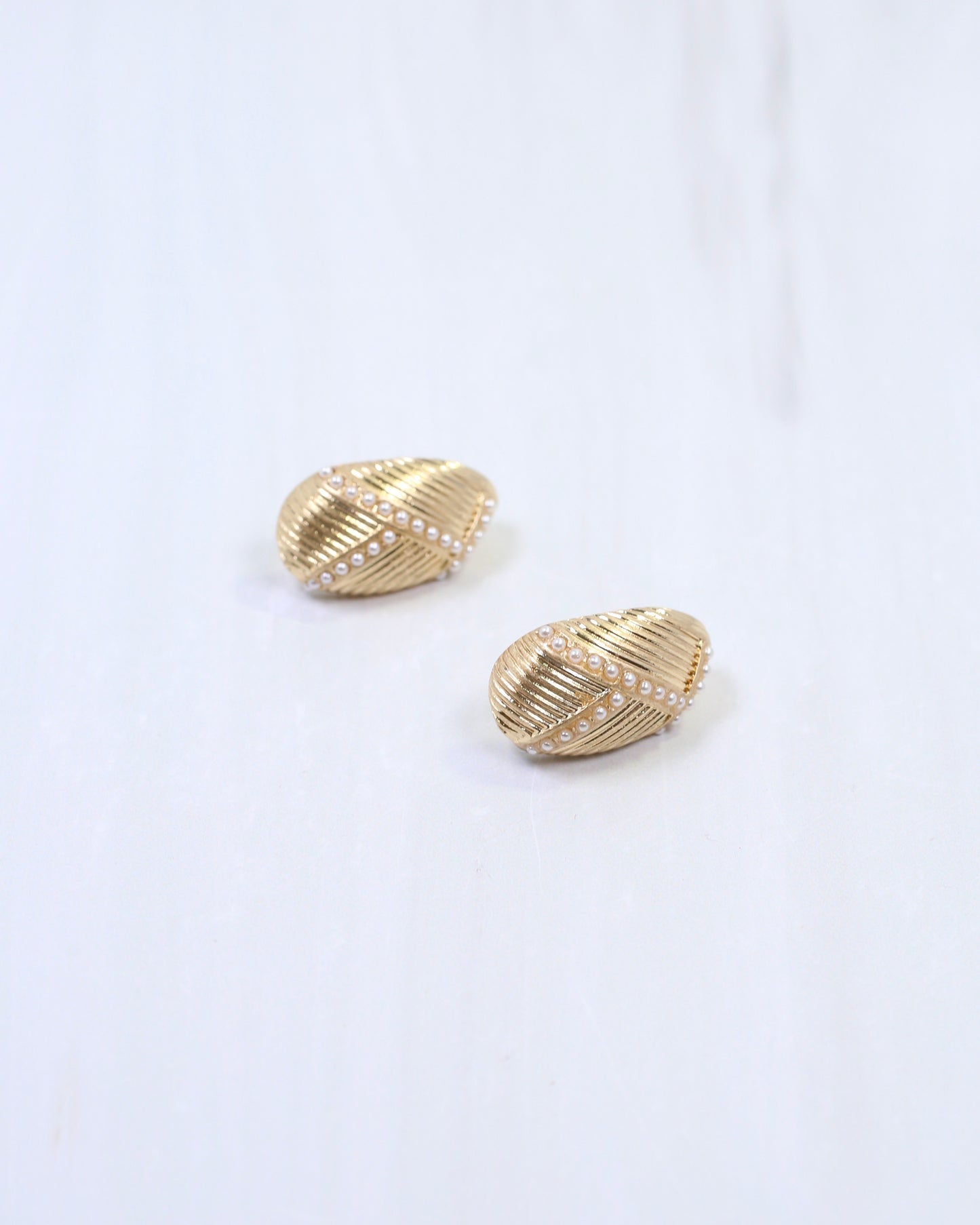 Annamarie Textured Pearl Lined Earring Gold