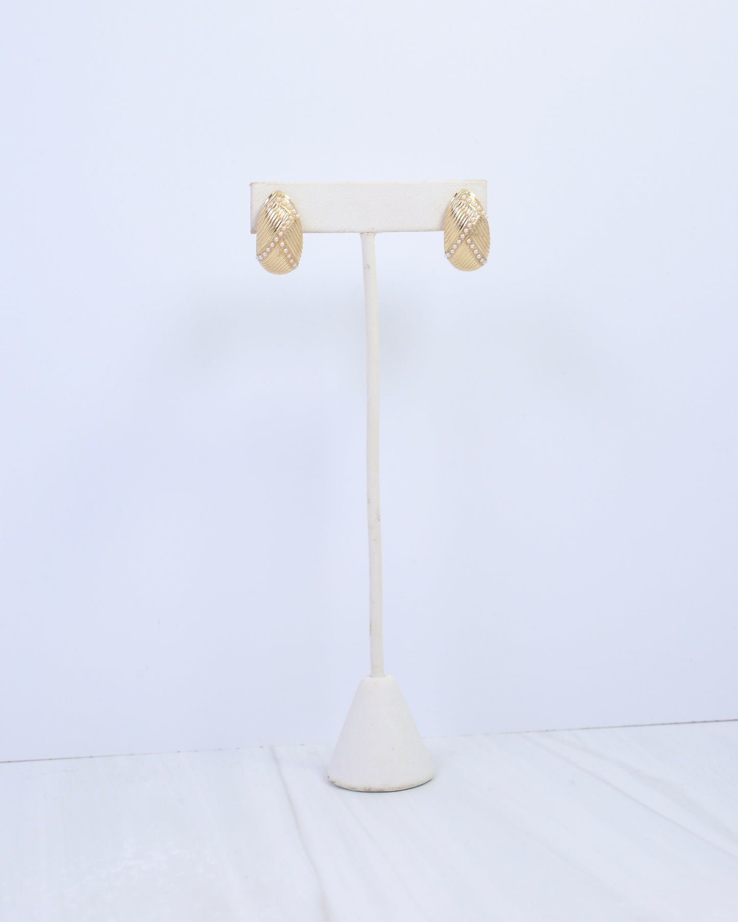 Annamarie Textured Pearl Lined Earring Gold