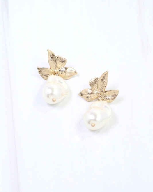 Aspen Flower Pearl Dangle Earring Worn Gold