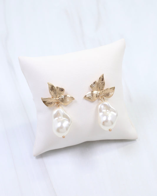 Aspen Flower Pearl Dangle Earring Worn Gold