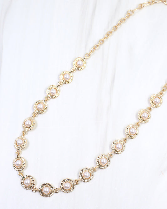 Aella Hammered Pearl Necklace Gold