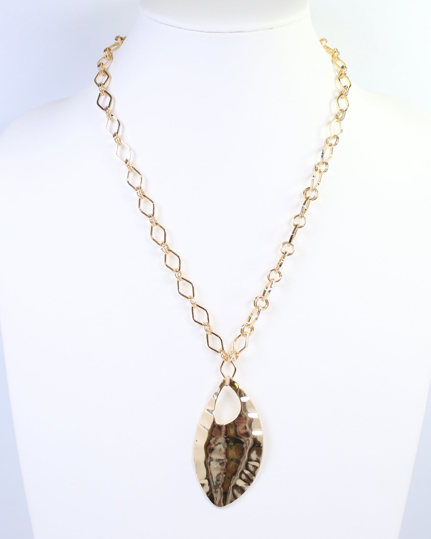 Abril Hammered Leaf Pendant Necklace Gold