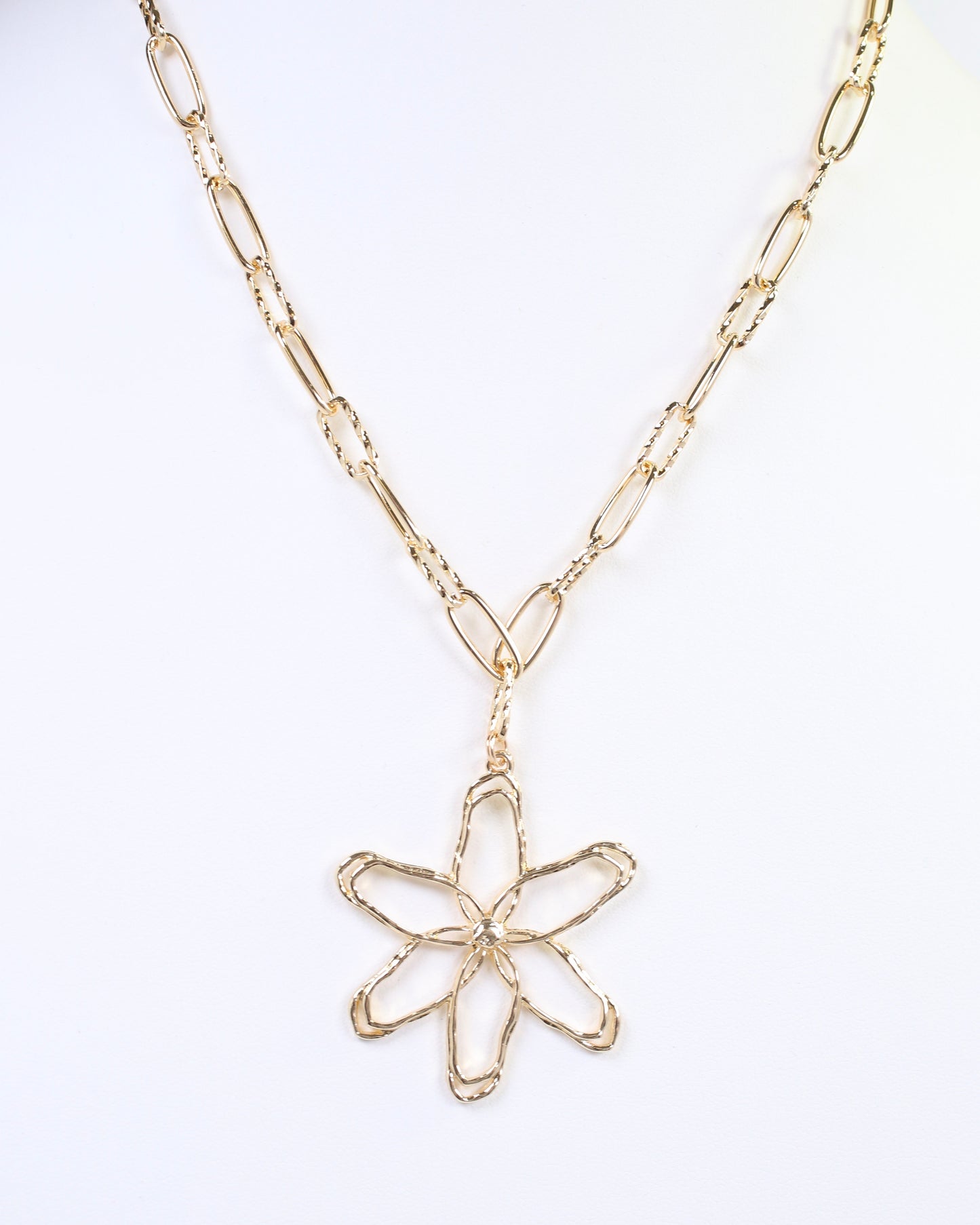 Alize Flower Pendant Link Necklace Gold