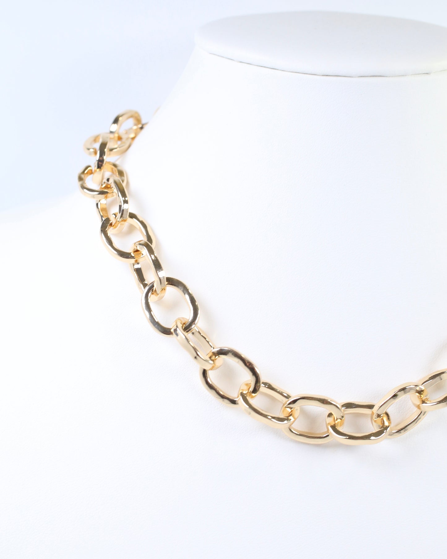 Bexley Oval Link Toggle Necklace Gold