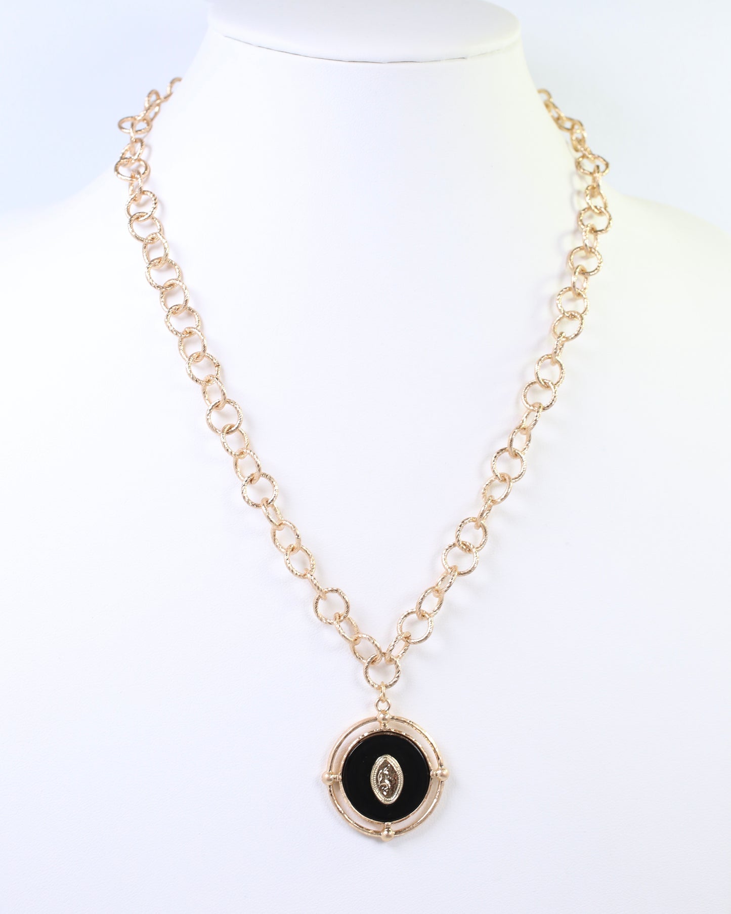 Moree Circle Pedant Link Necklace Black