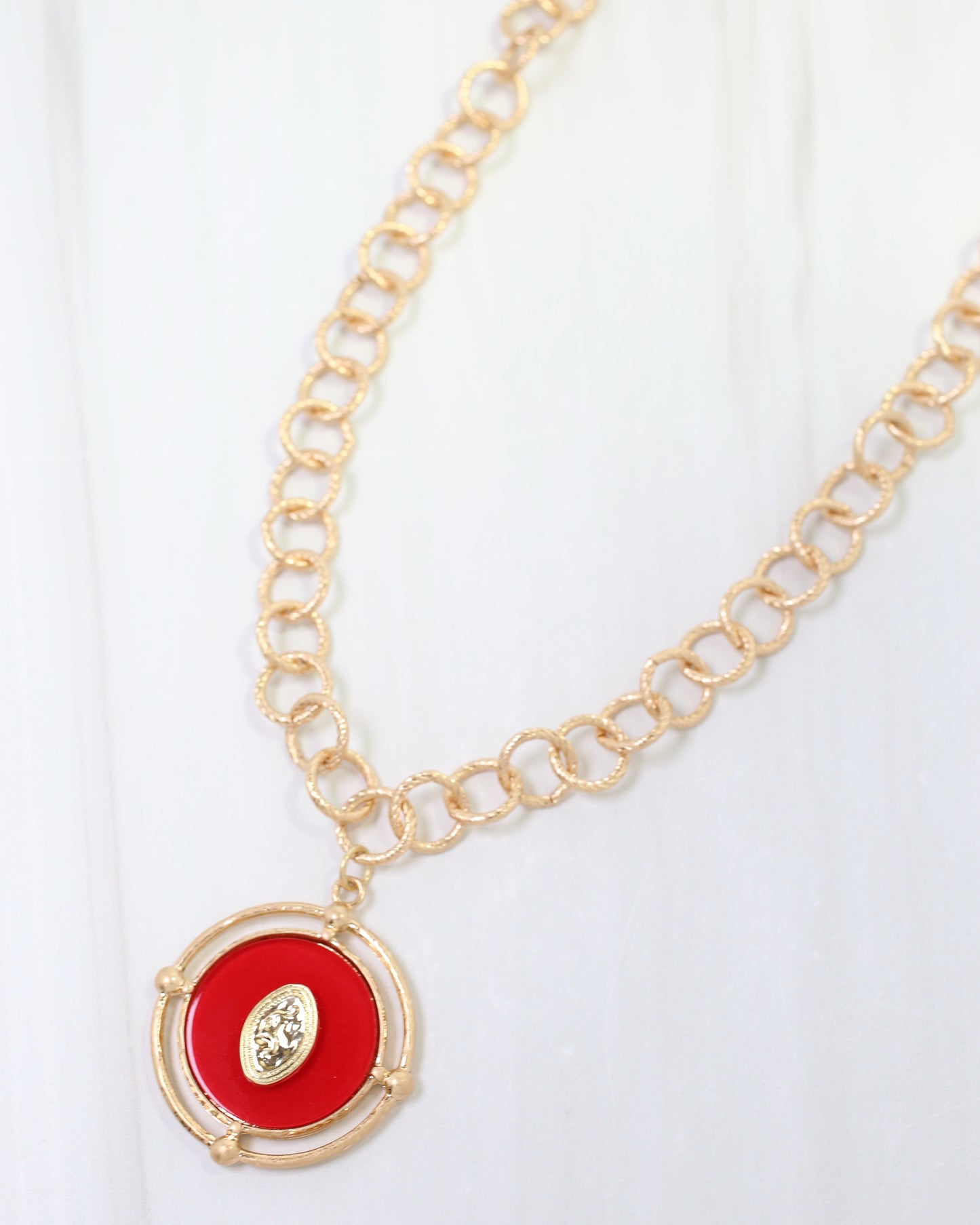 Moree Circle Pedant Link Necklace Red