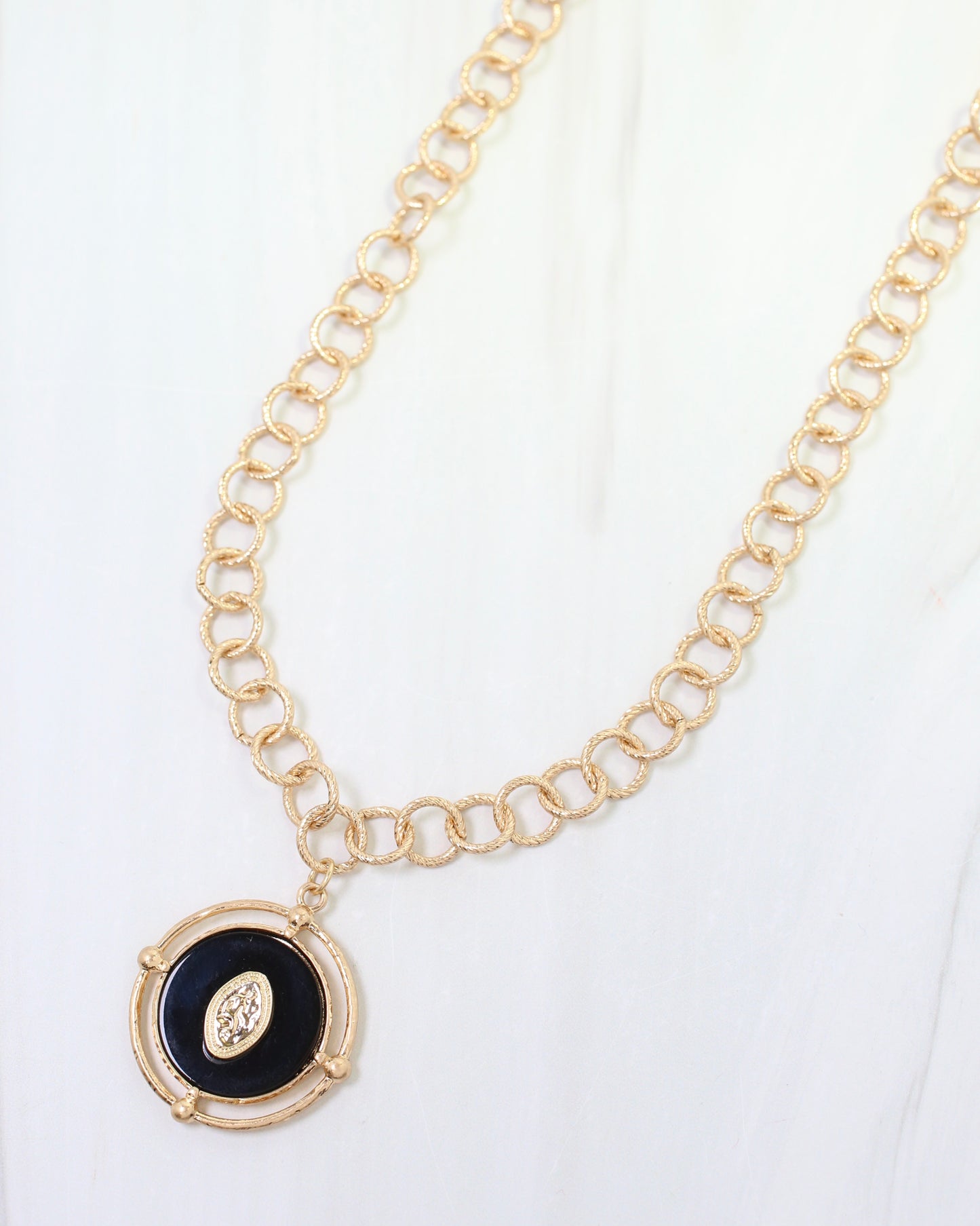 Moree Circle Pedant Link Necklace Black