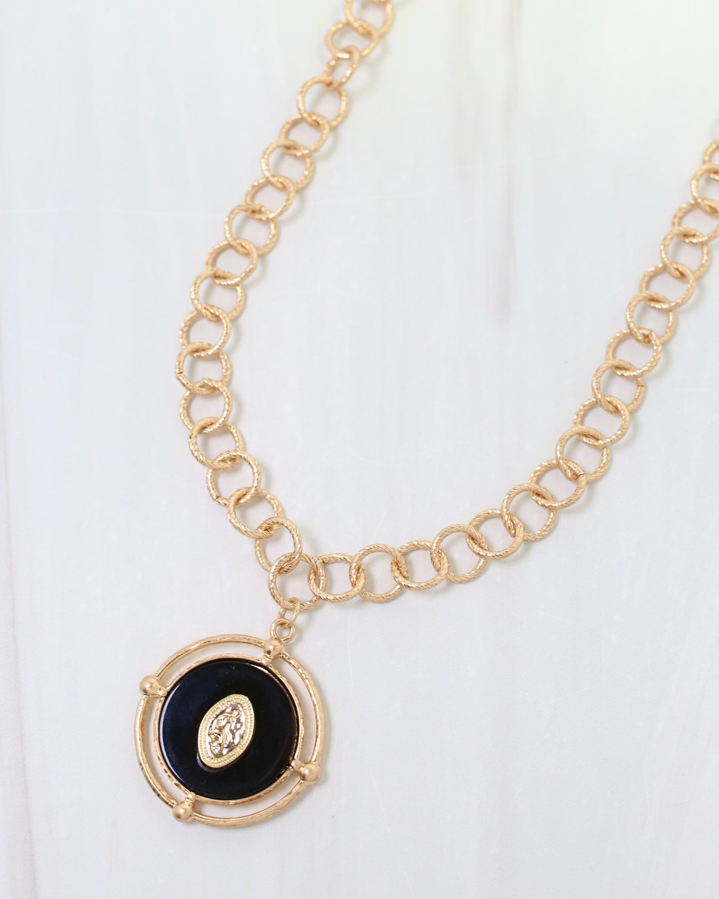 Moree Circle Pedant Link Necklace Black