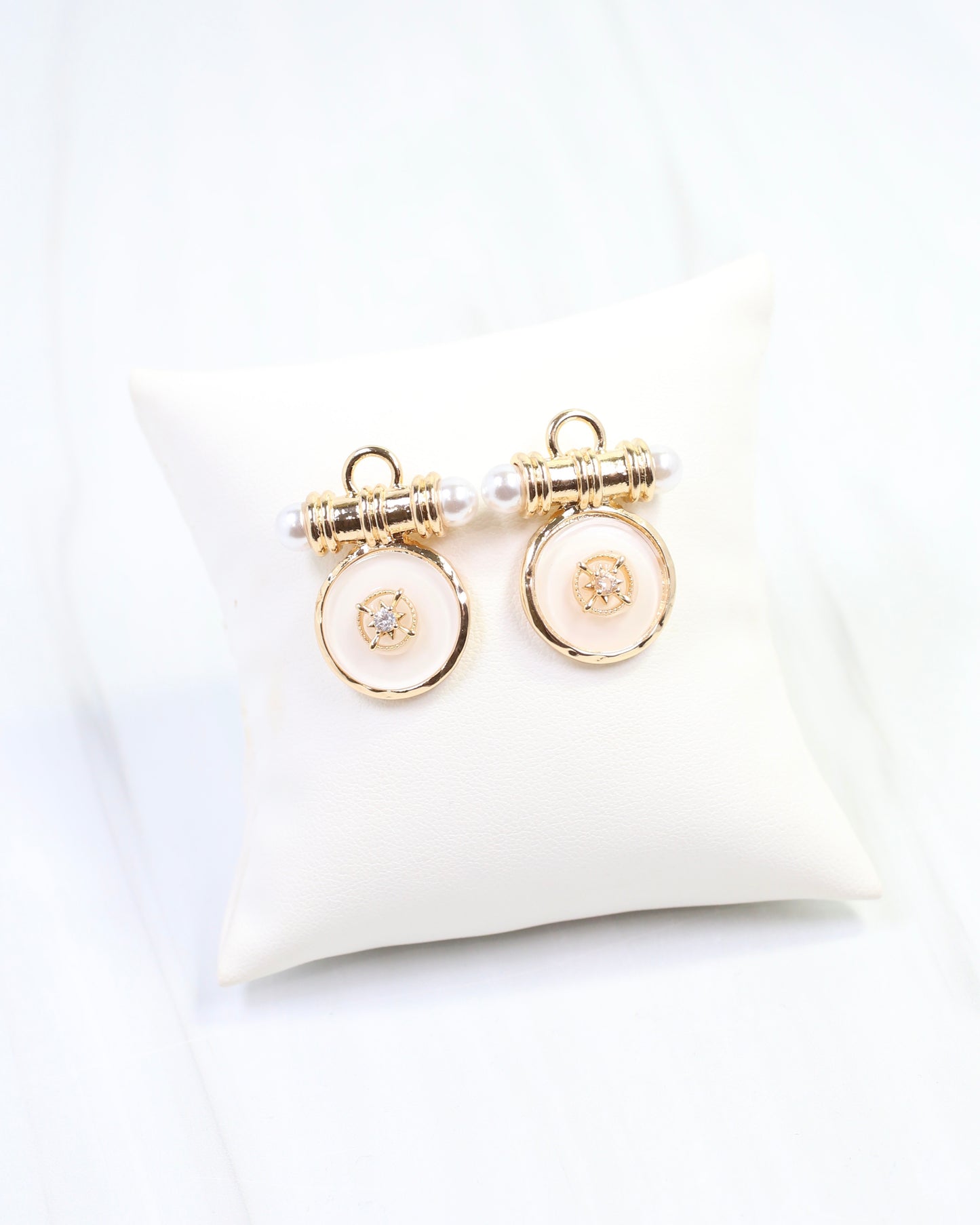 Kurri Circle Drop Earring White