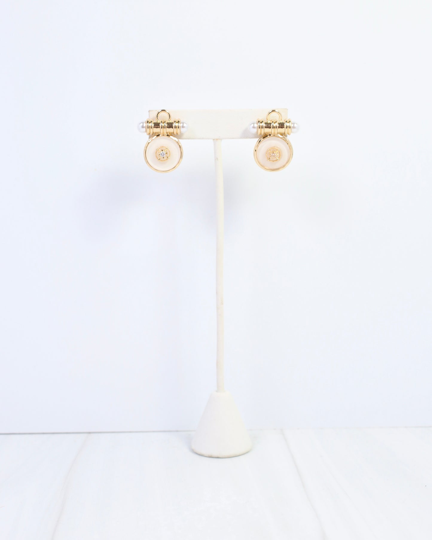 Kurri Circle Drop Earring White