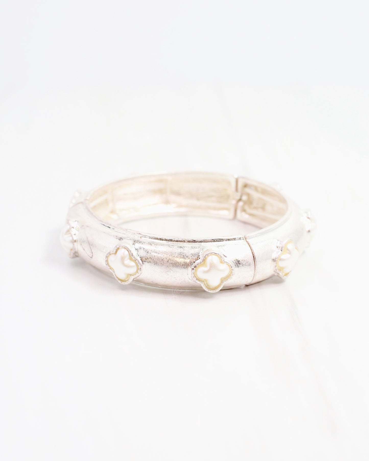 Neema Clover Stretch Bracelet Worn Silver