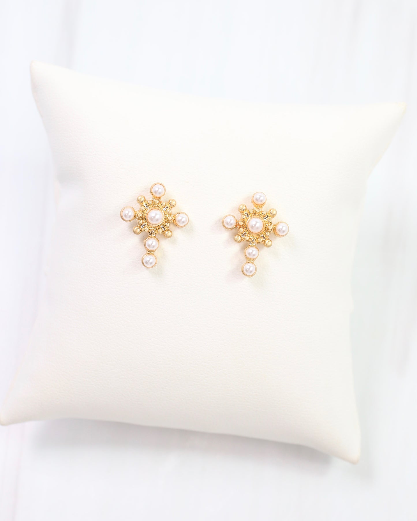 Creststone Cross and Pearl Stud Gold