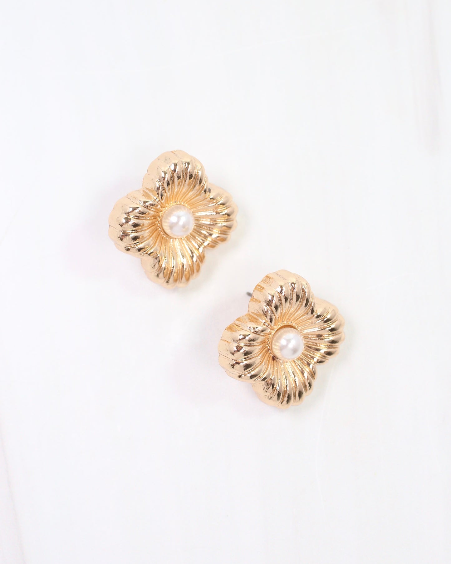 Zinnia Textured Clover Stud Earring Gold