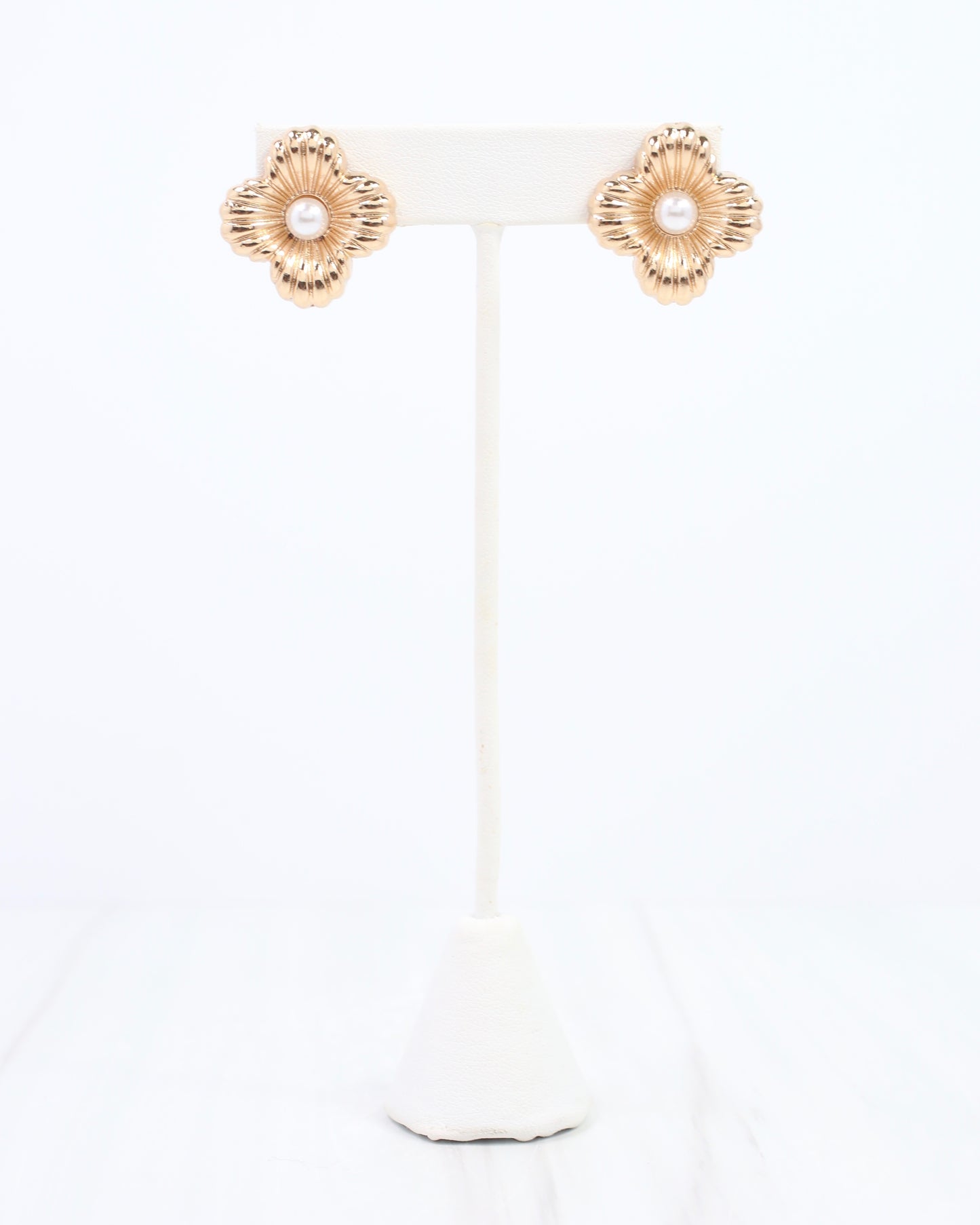 Zinnia Textured Clover Stud Earring Gold