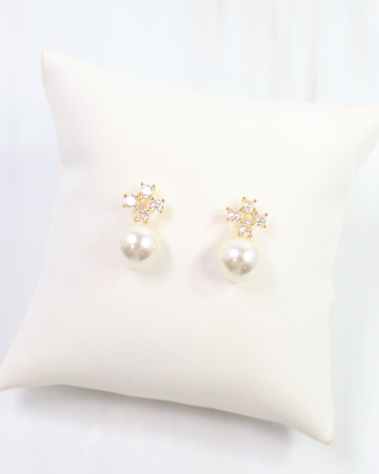 Claire CZ and Pearl Earring Gold