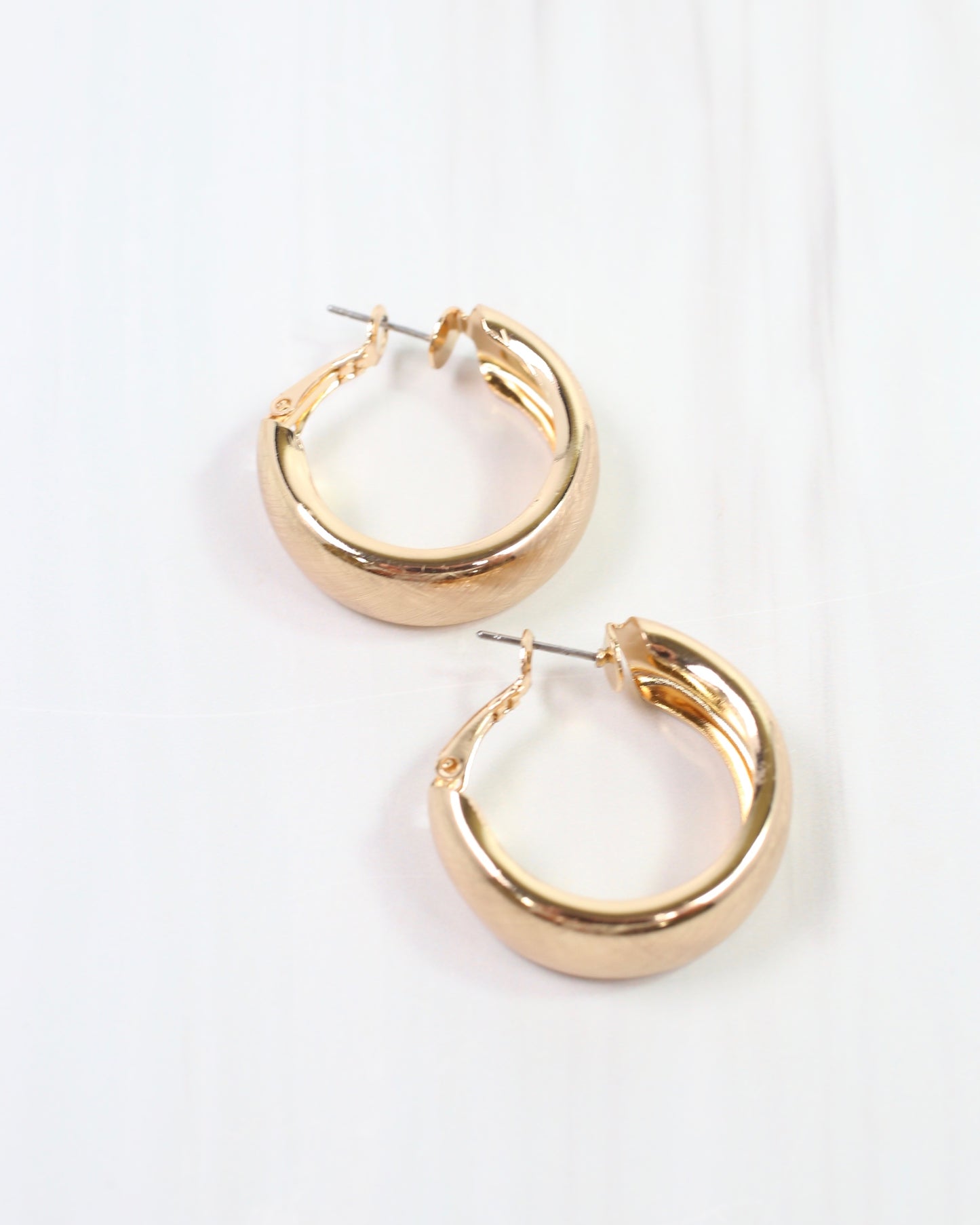Anchorage Hoop Earring Gold