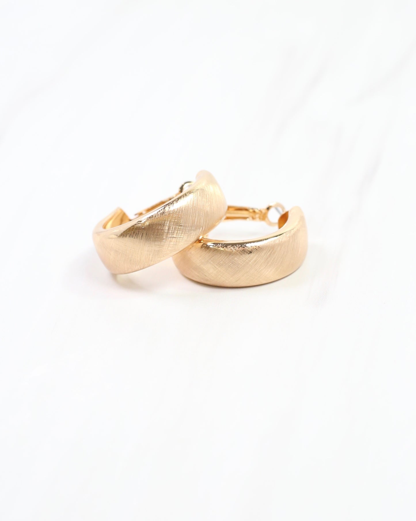 Anchorage Hoop Earring Gold