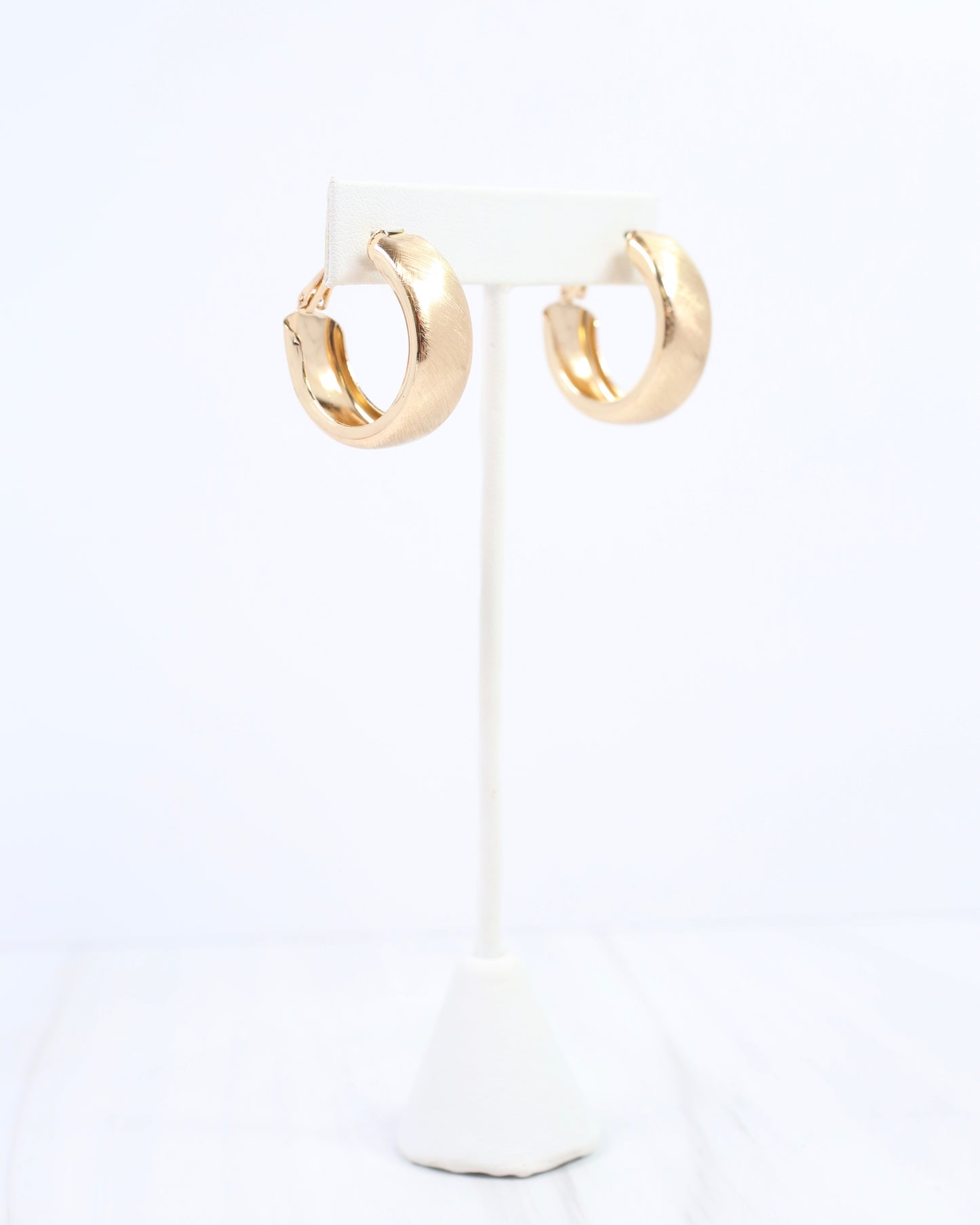 Anchorage Hoop Earring Gold