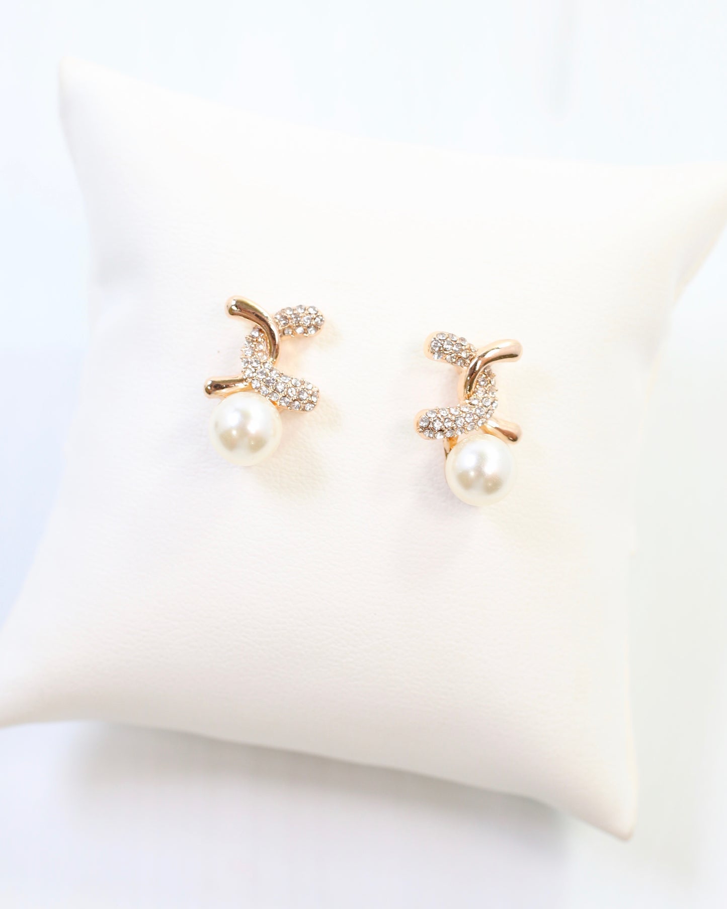 Inverness Intertwined Pearl Stud Gold