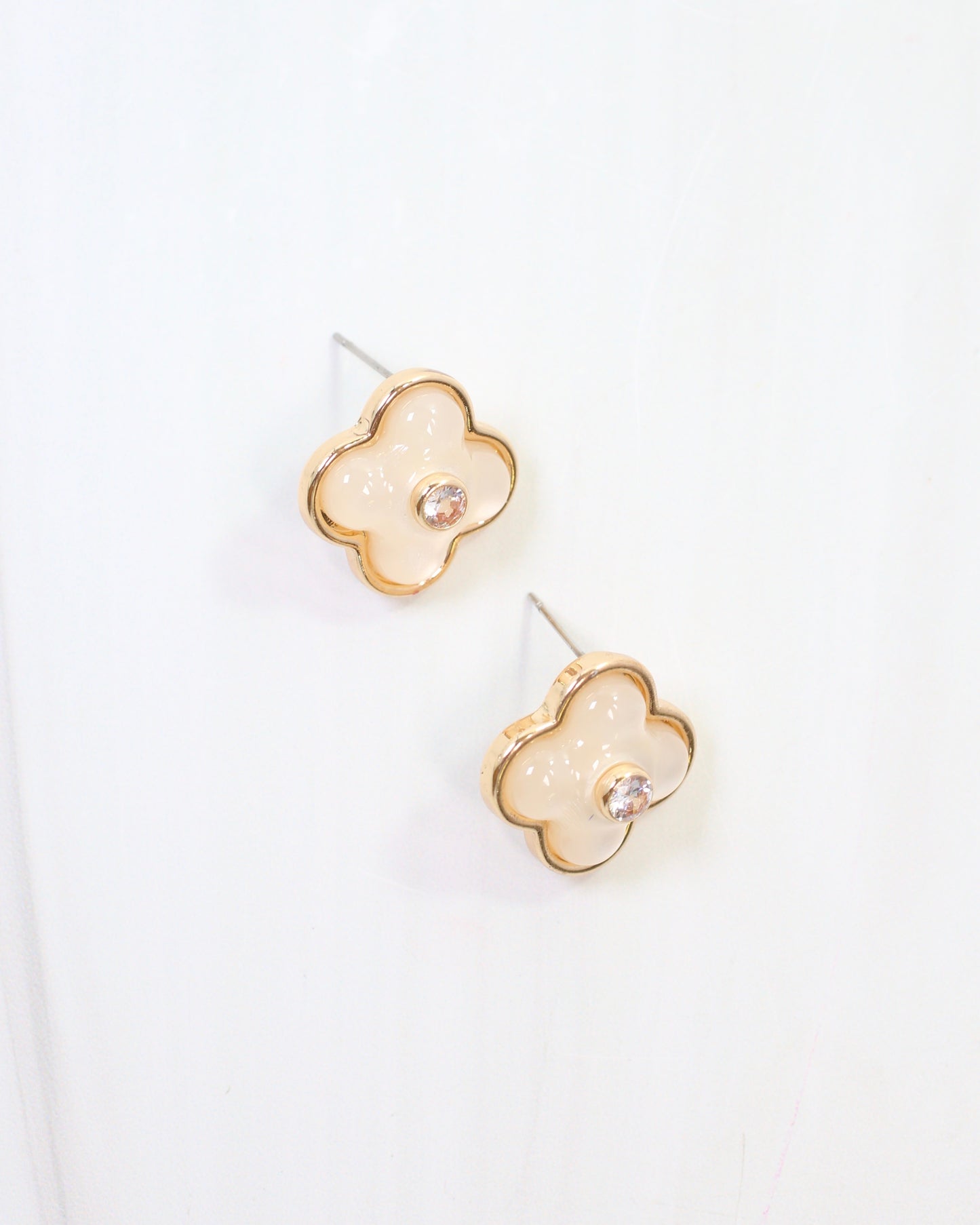 Colby Clover Stud Mother of Pearl