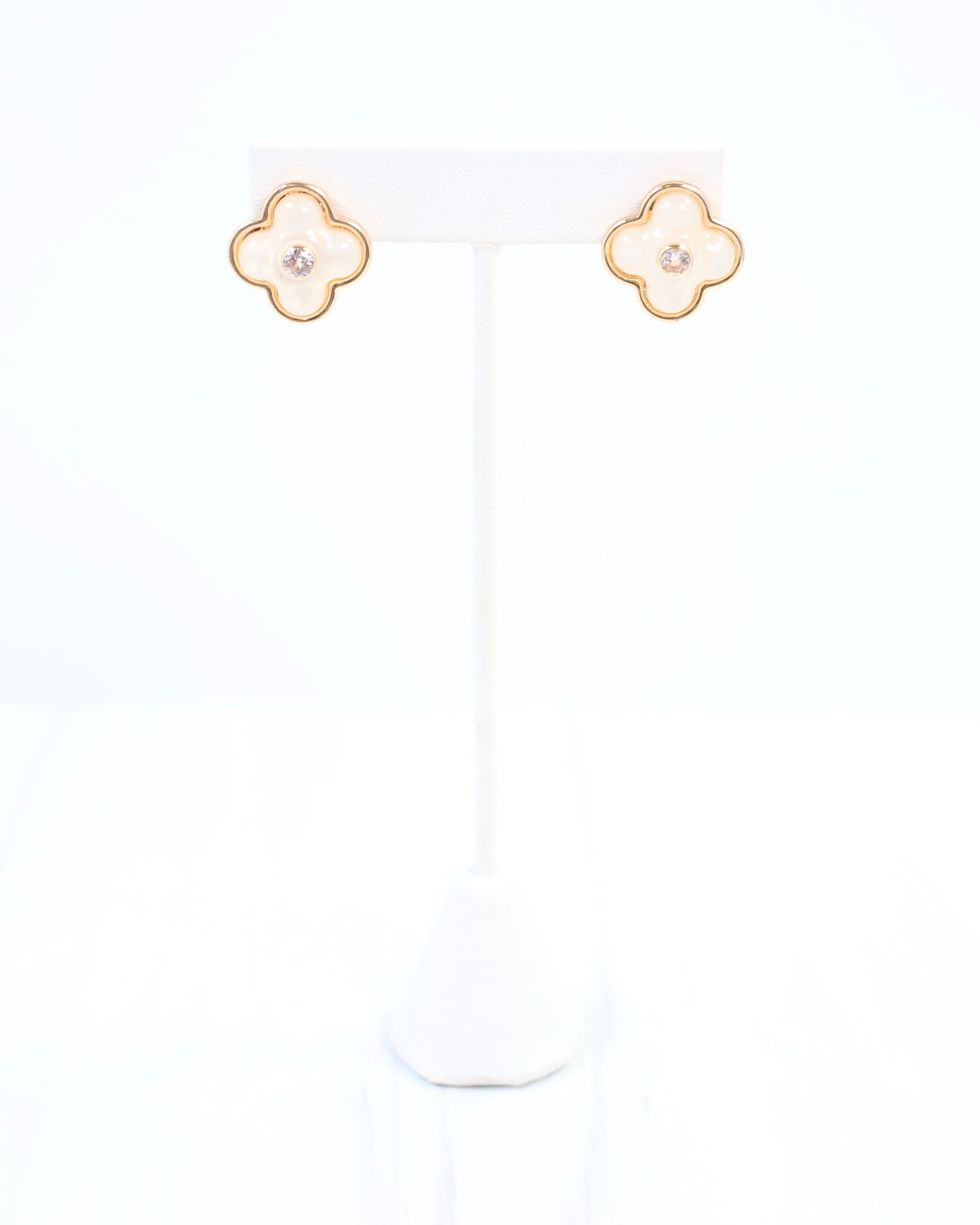 Colby Clover Stud Mother of Pearl