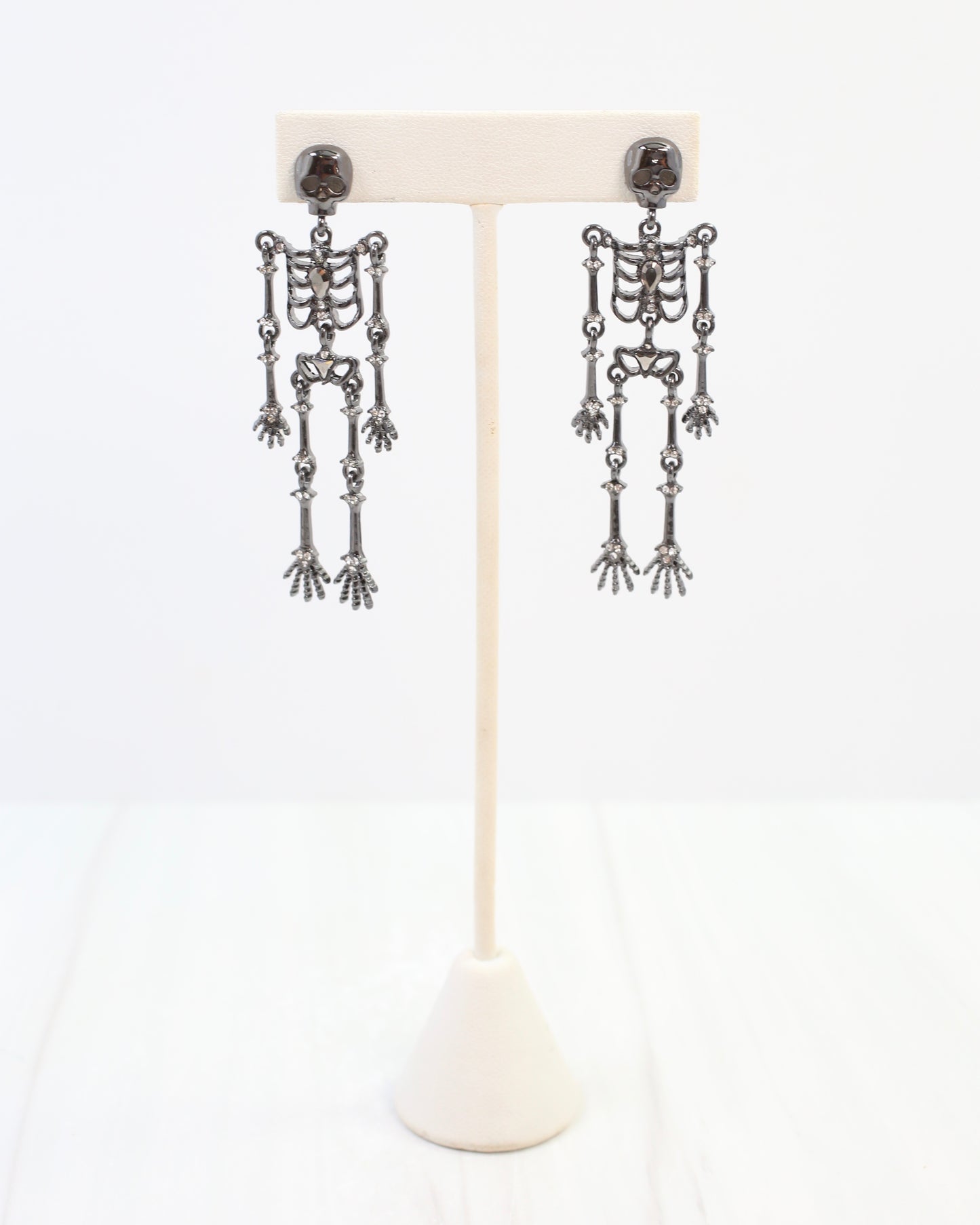 Spooky Skeleton Earring Black