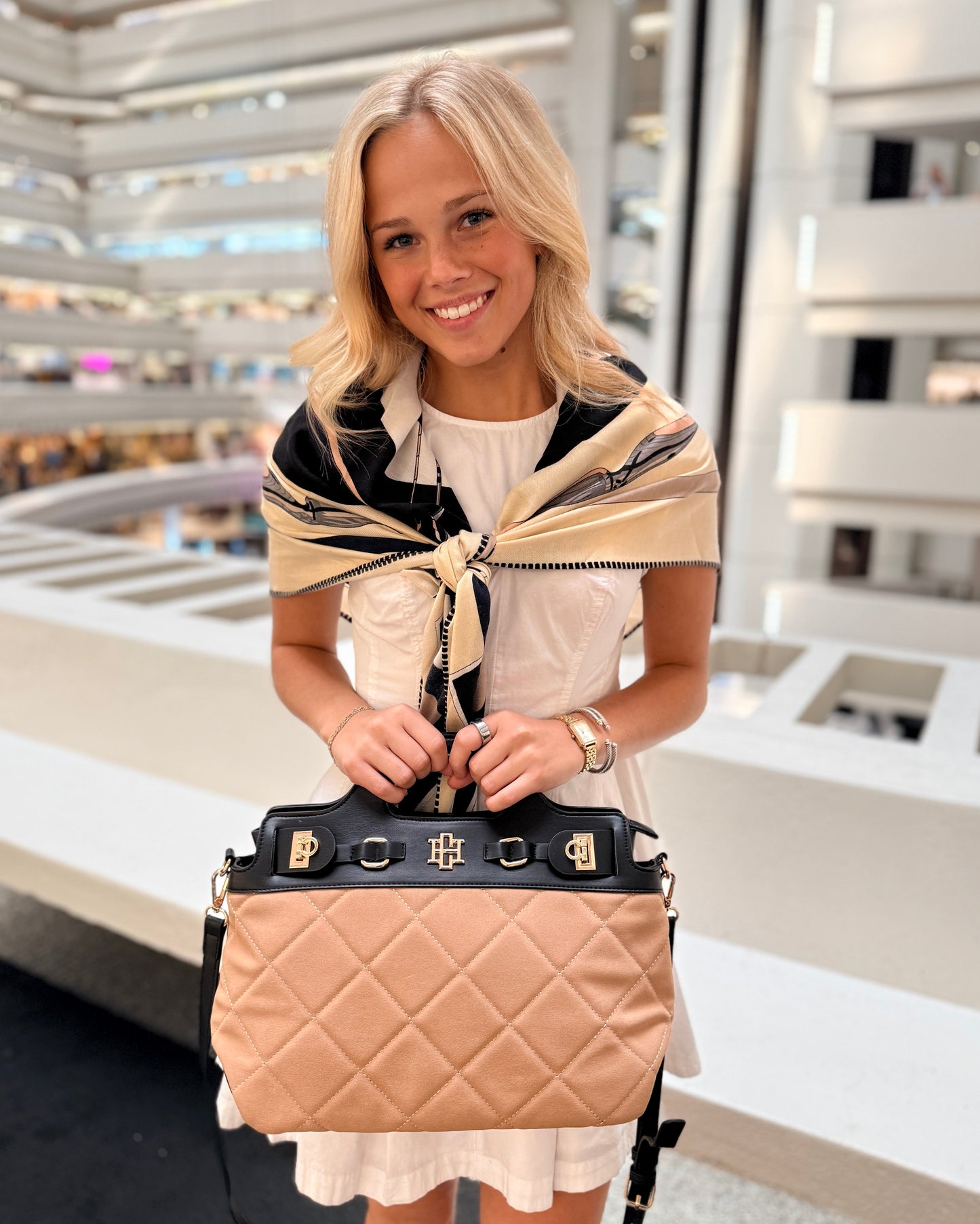 Savannah Handbag Latte Black