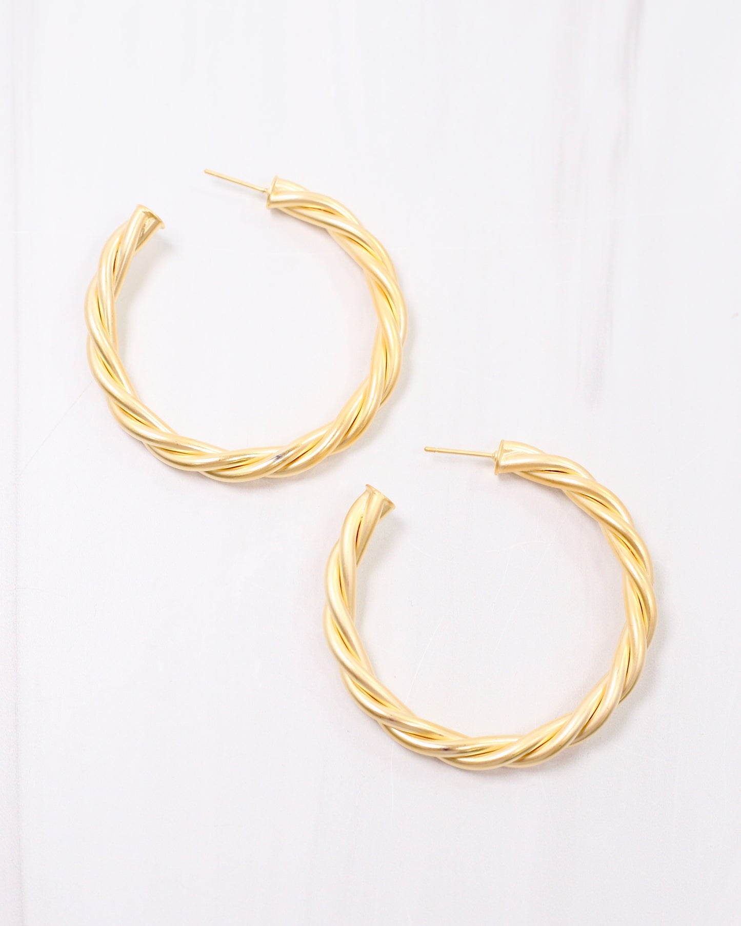 Davies Twisted Hoop Earring Matte Gold