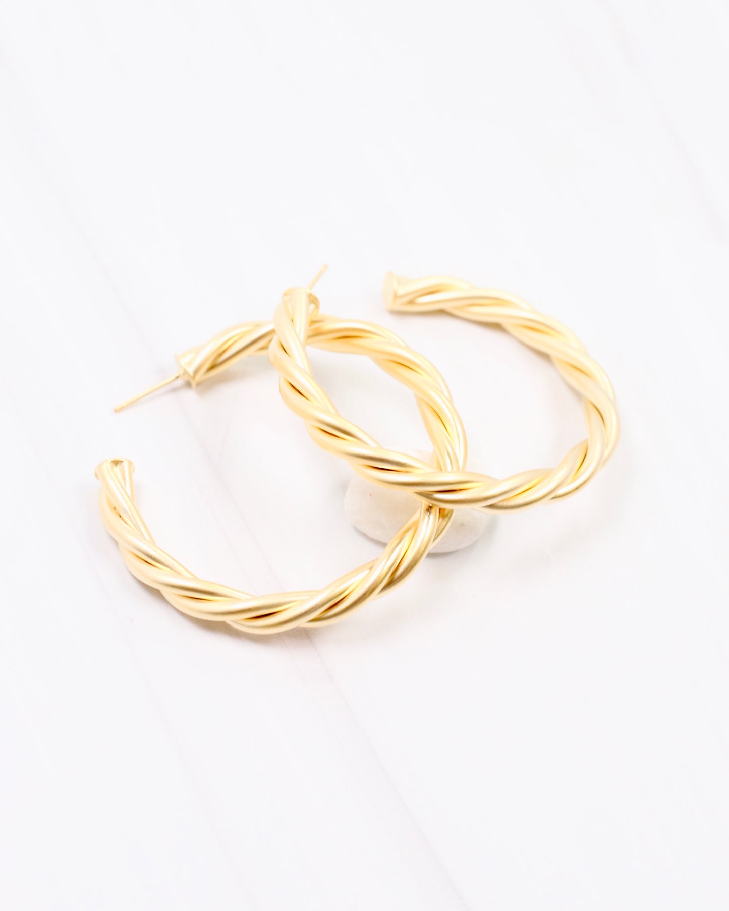 Davies Twisted Hoop Earring Matte Gold
