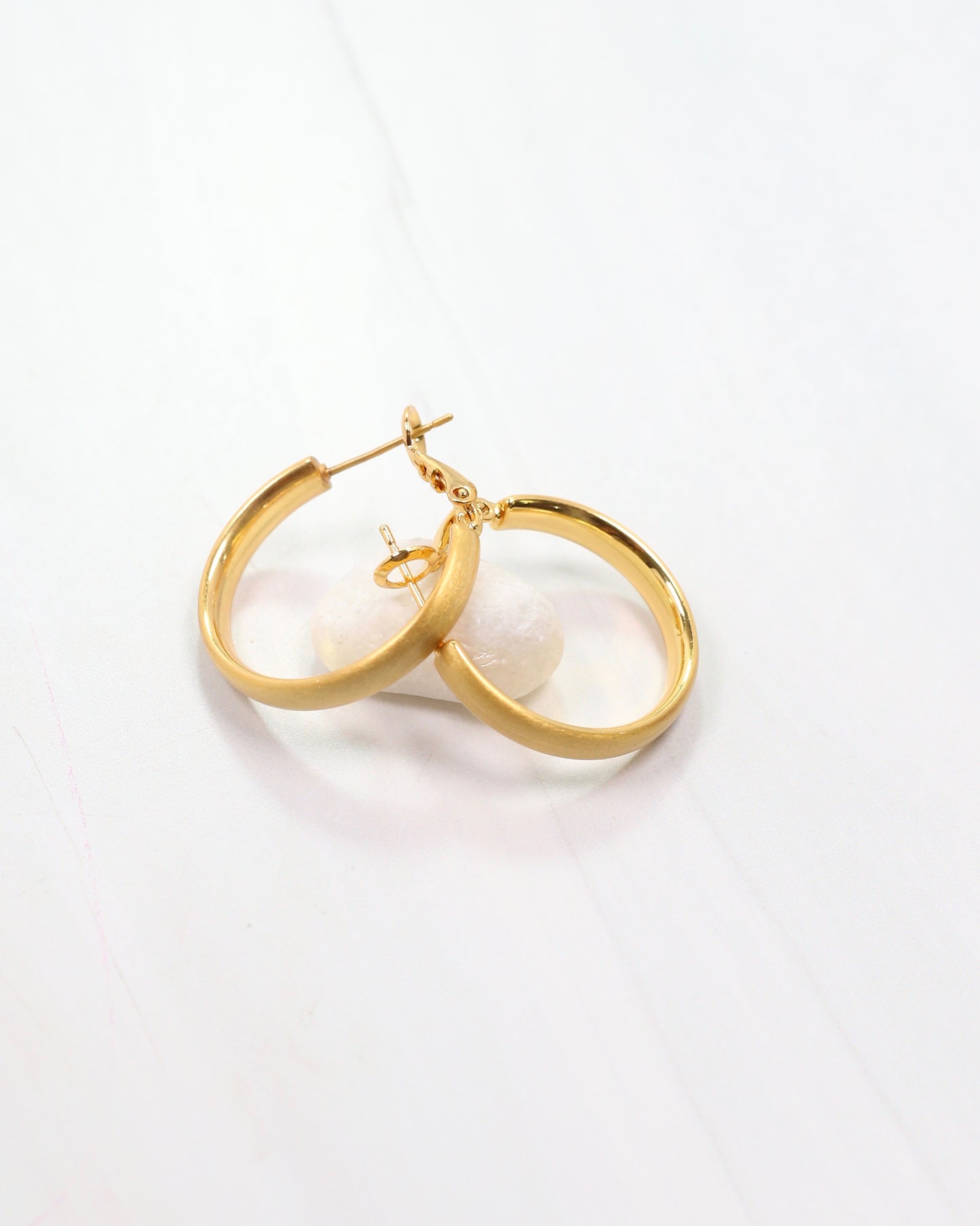London Small Hoop Worn Gold