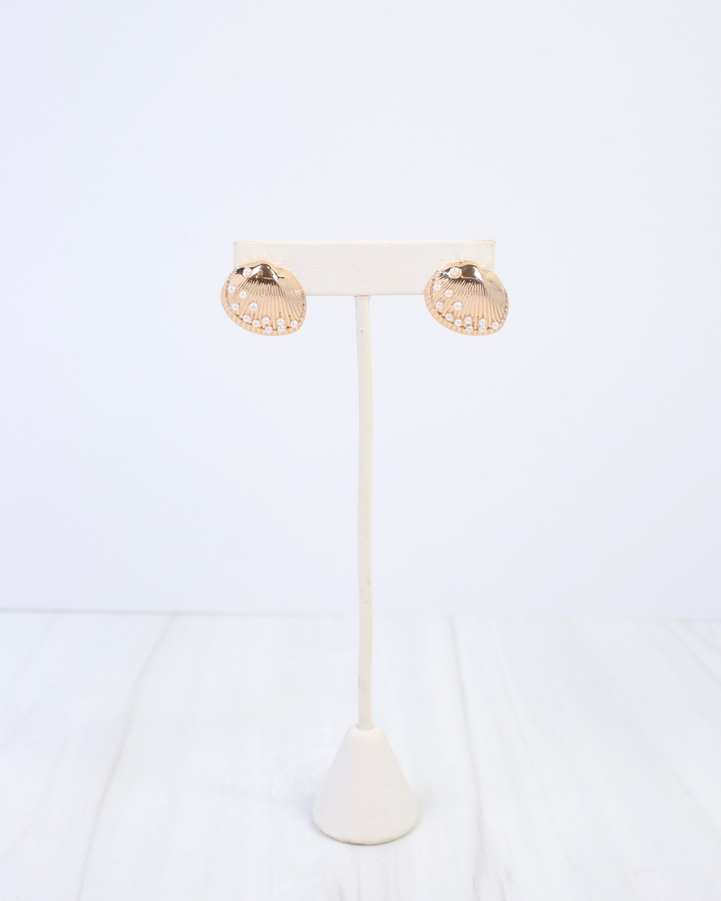 Bloomfield Shell Post Earring Gold