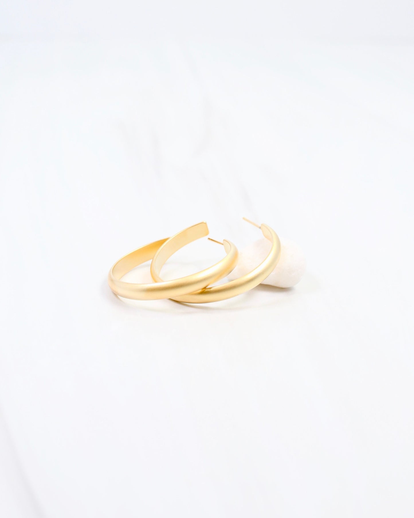 Edison Hoop Earring WR Matte Gold