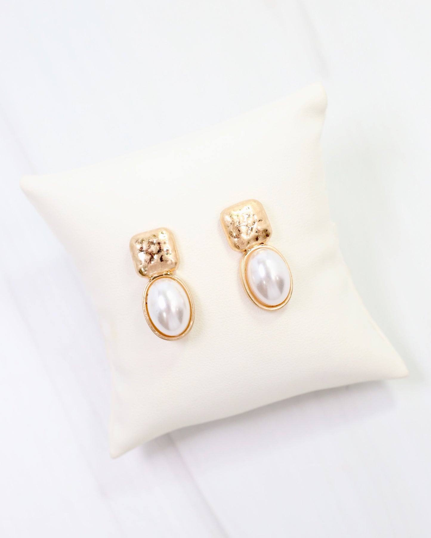 Mindy Textured Gold Drop Earring Pearl