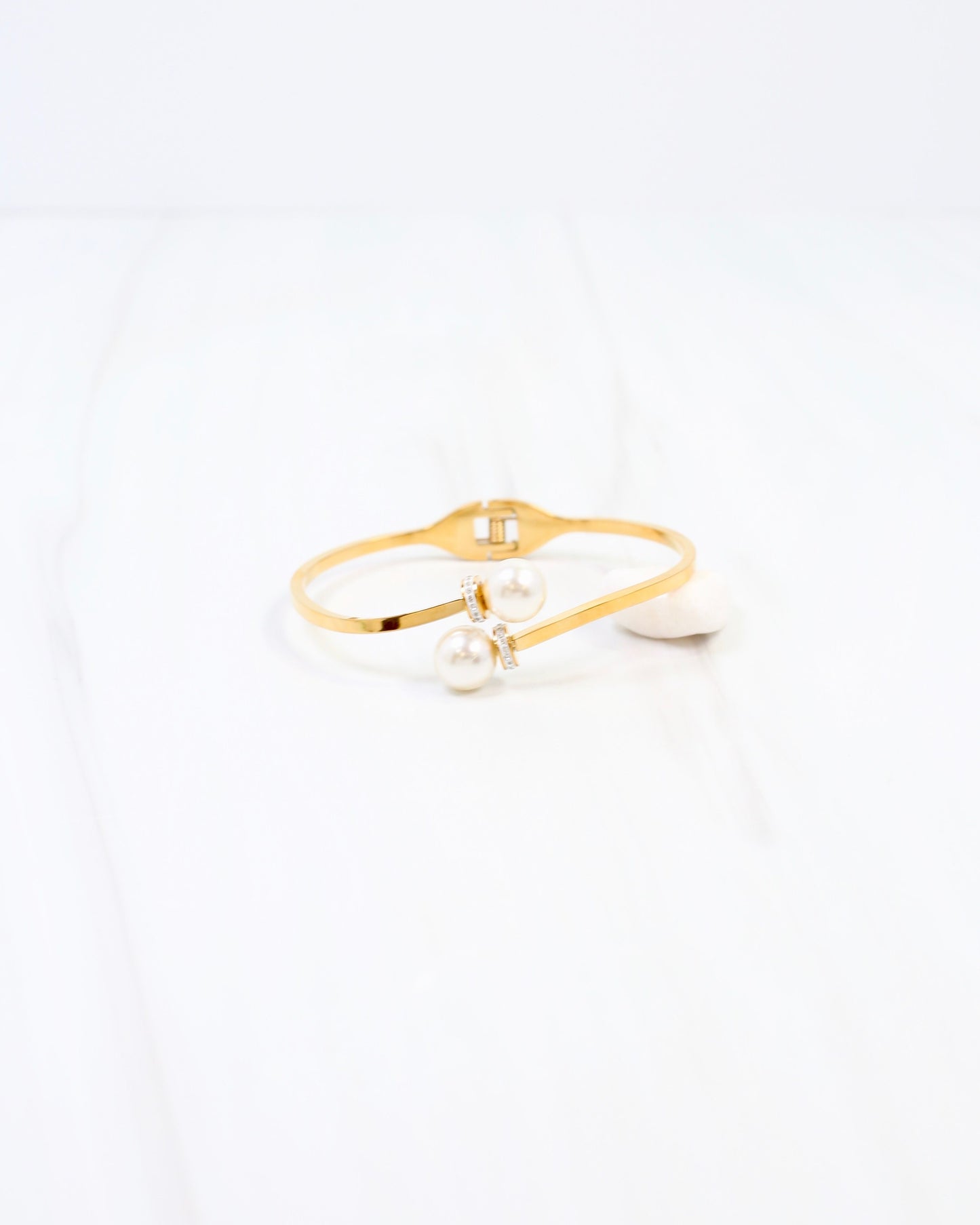 Everett Pearl Hinged Bracelet Gold