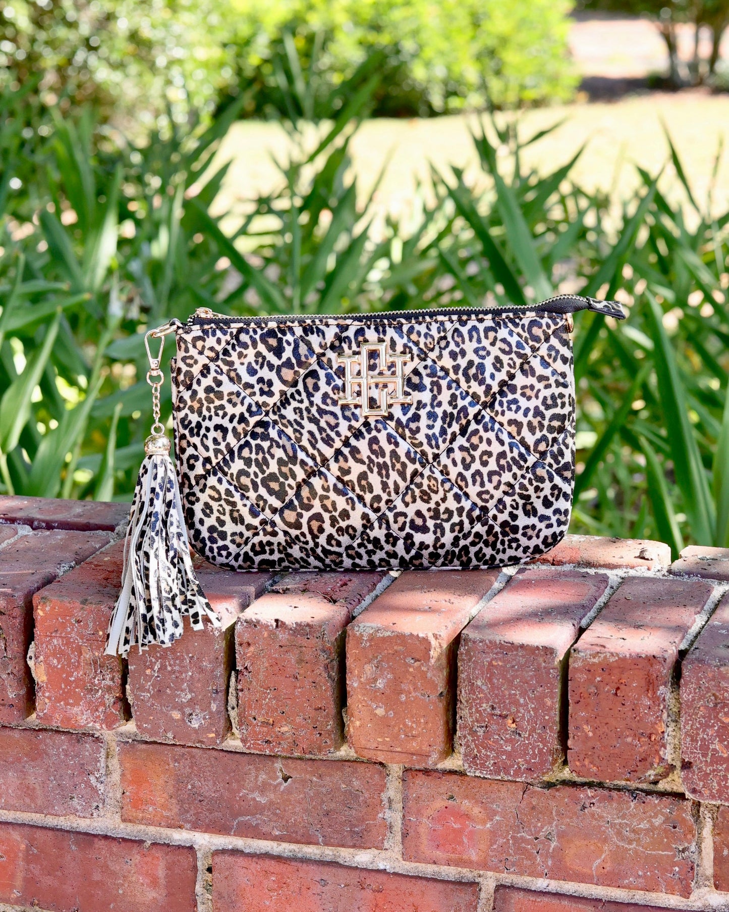 Madelyn Clutch/Crossbody Spotted LD