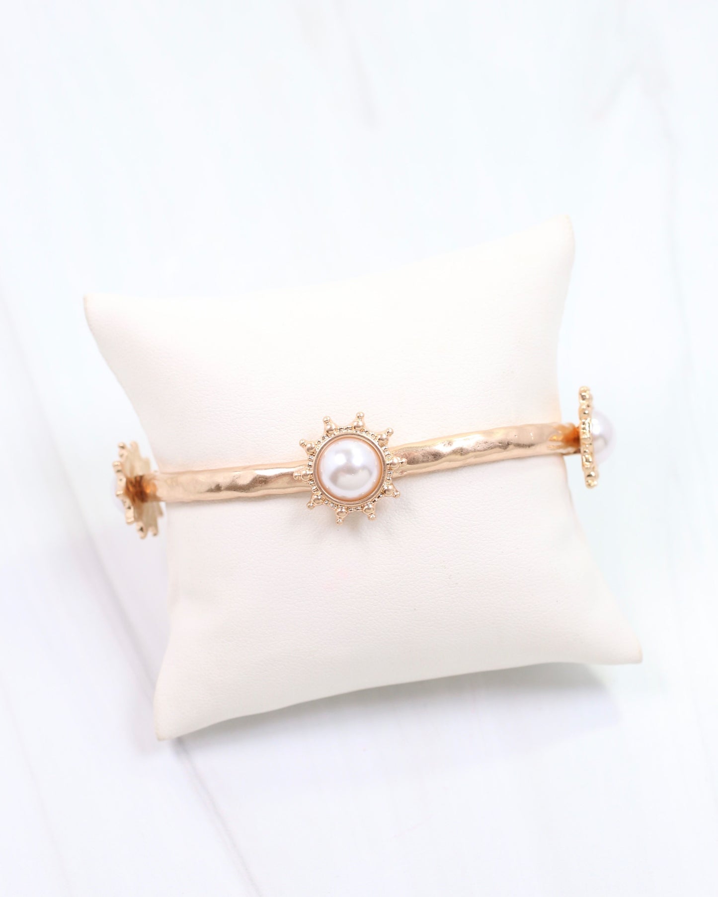 Macquarie Pearl Hammered Stretch Bracelet Worn Gold