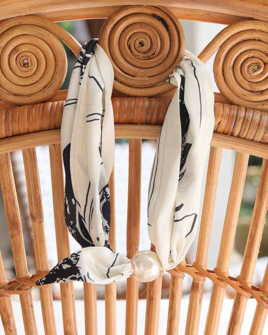 Robyn Magnetic Pearl Scarf Necklace Black Cream
