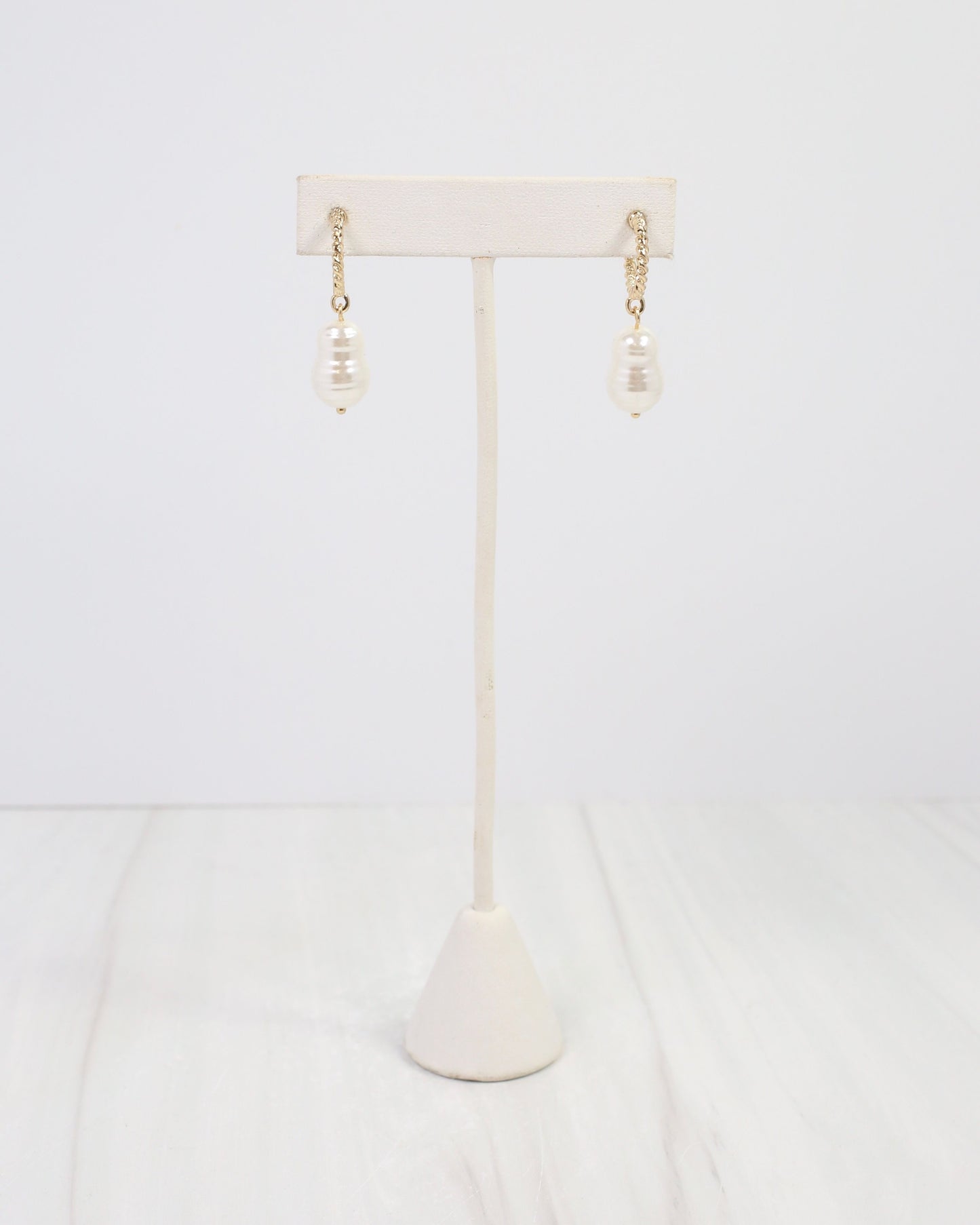 El Reno Baroque Pearl Hoop Earring Gold