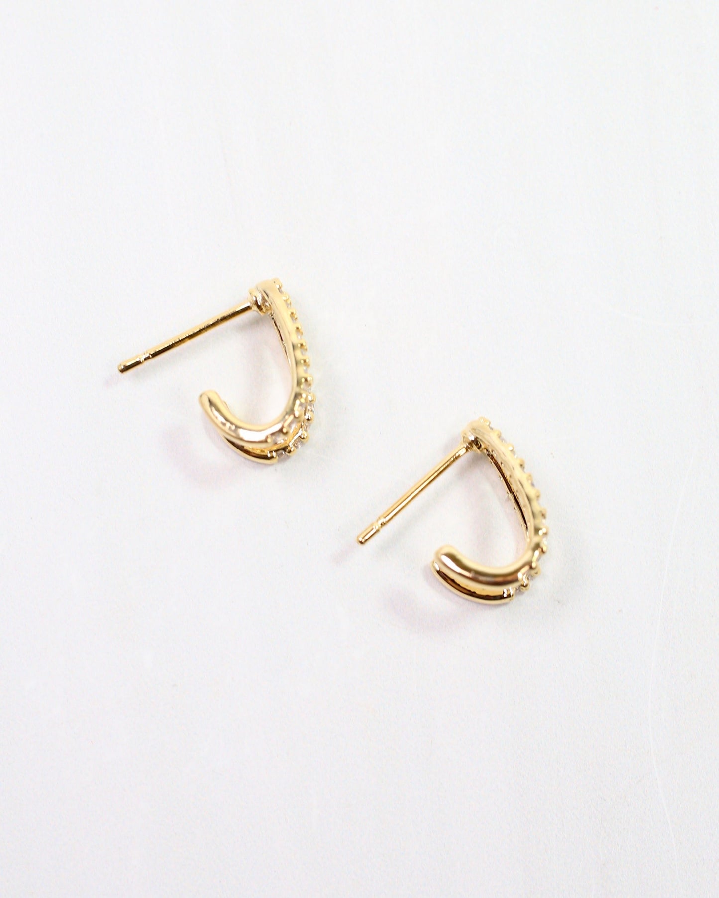 Sissy Huggie Earring Gold