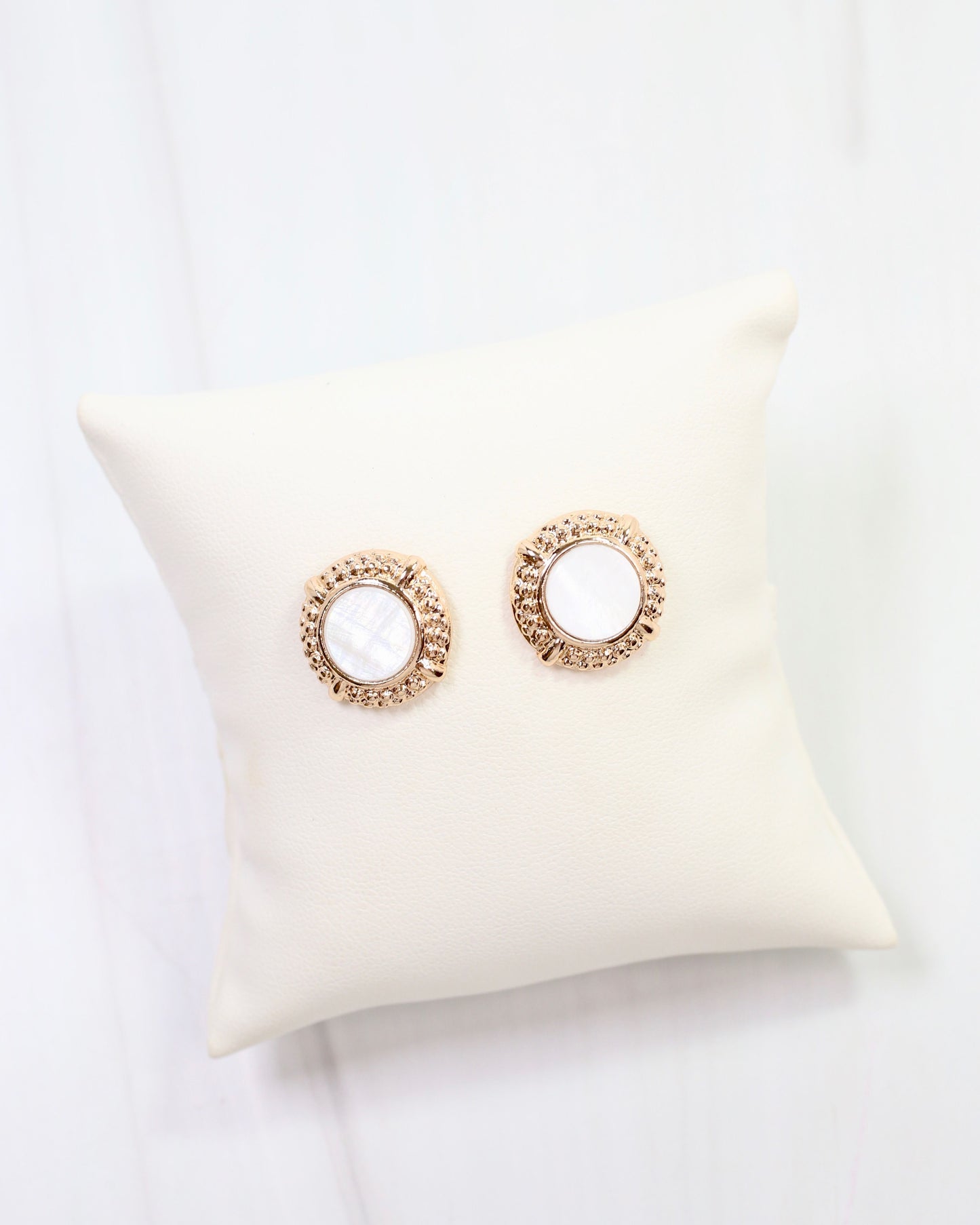 Carbondale Stud Earring Mother Of Pearl