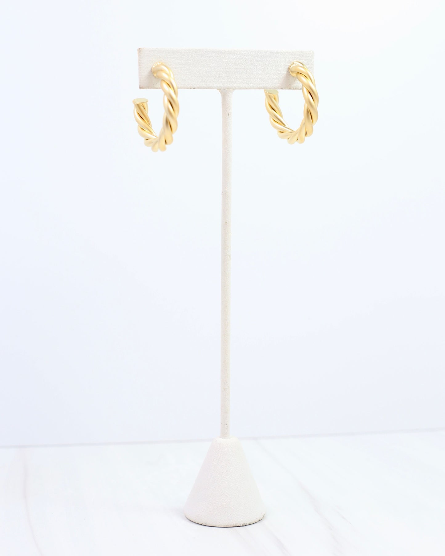 Joshamee Twisted Hoop Earring Matte Gold