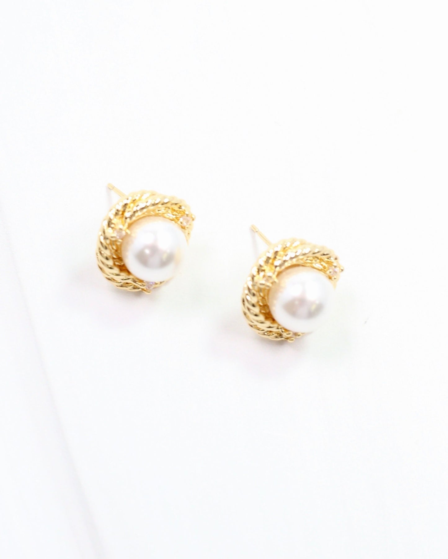 Karie Pearl Stud Earring Gold