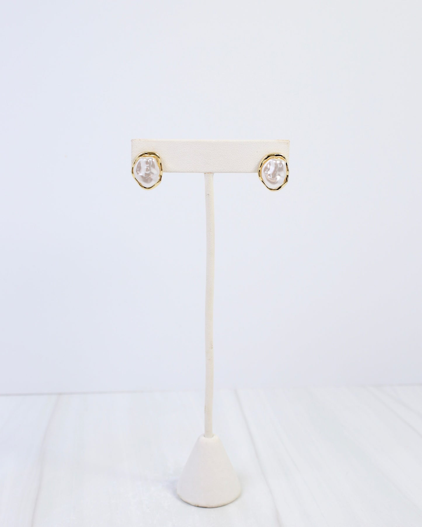 East Aurora Pearl Stud Earring Cream