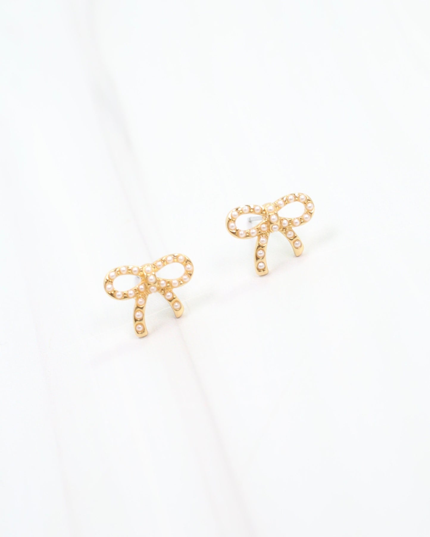 Carolina Pearl Bow Stud Gold