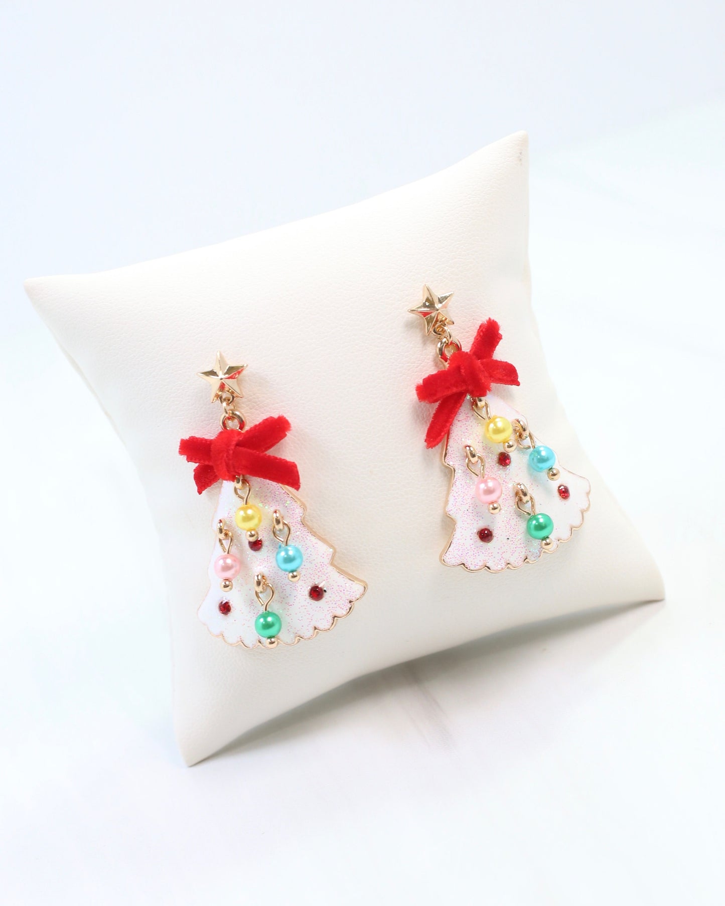 Christmas Tree Earring with Bow and Pearls White