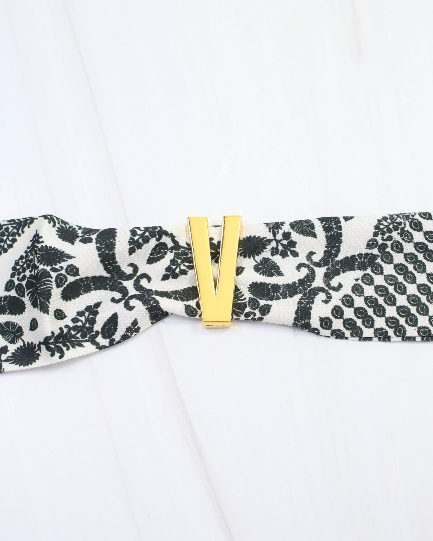 Arlett Initial Scarf Slide V Gold
